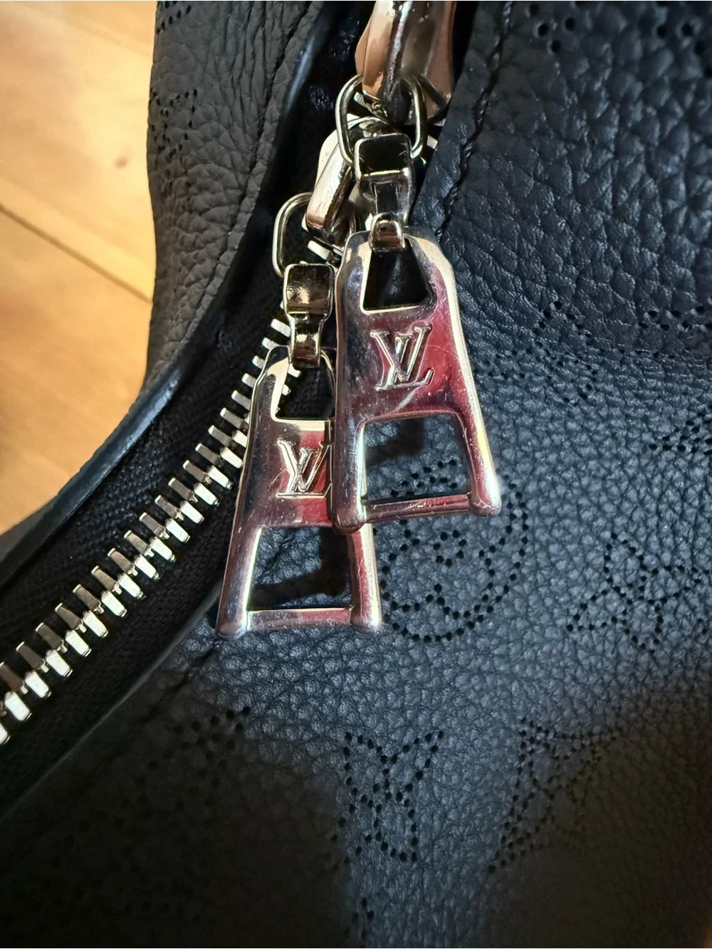 Louis Vuitton Why Knot PM Mahina Noir - Picture 8 of 16